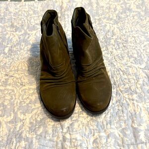 39. Brand New Baretraps Ankle Boots